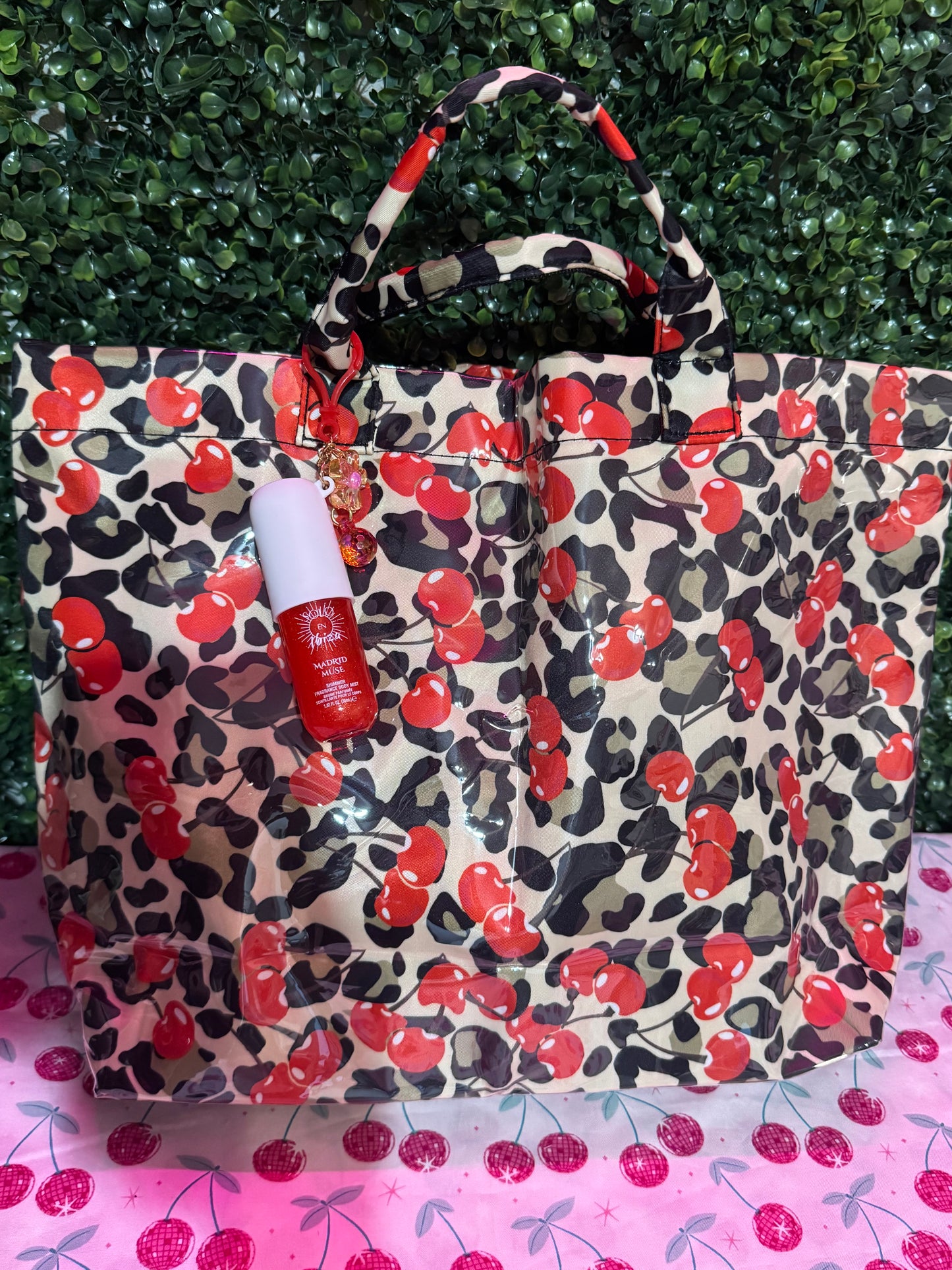 Leopard tote + shimmer spray keychain 🍒